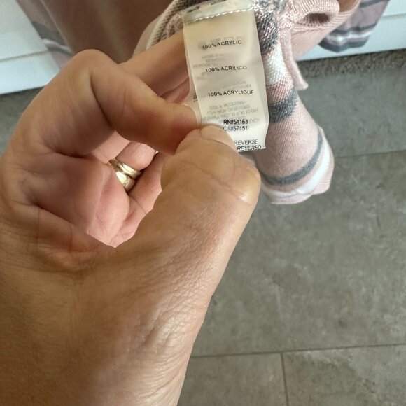 Calvin Klein Very Soft light Pink Cozy Sweater Large. - Picture 4 of 5